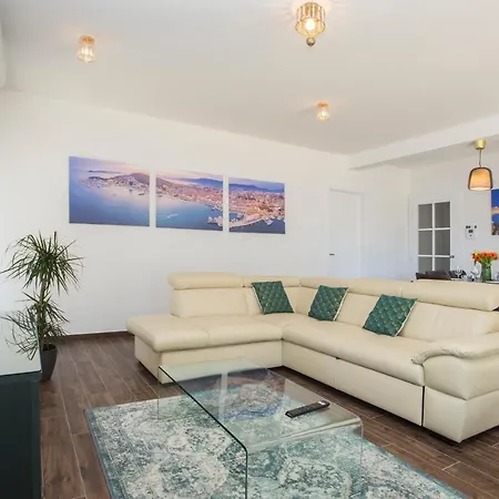 Apartment Your Own Split